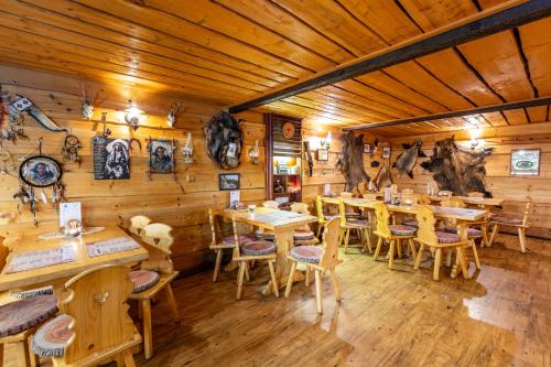 鄉村酒吧旅館 (Country Saloon) in 弗拉諾夫納德迪伊 鄉村酒吧旅館 (Country Saloon) in 弗拉諾夫納德迪伊