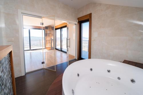 Pezsgőfürdő, Villa Tivat Bay View in Trojica Pezsgőfürdő, Villa Tivat Bay View in Trojica