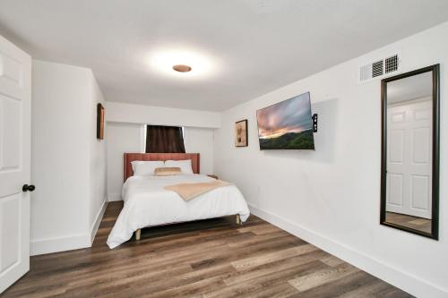 Golden Luxe Getaway "EaDo HTX"