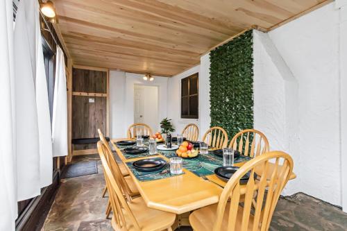 4-bedroom-Private cozy backyard w firepit in Ephrata (PA) 4-bedroom-Private cozy backyard w firepit in Ephrata (PA)