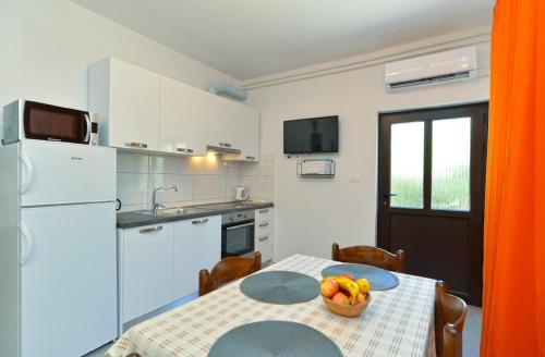 Ferienwohnung für 4 Personen ca 35 qm in Fažana, Istrien Istrische Riviera (Ferienwohnung fur 4 Personen ca 35 qm in Fazana, Istrien Istrische Riviera) in Fažana Ferienwohnung für 4 Personen ca 35 qm in Fažana, Istrien Istrische Riviera (Ferienwohnung fur 4 Personen ca 35 qm in Fazana, Istrien Istrische Riviera) in Fažana