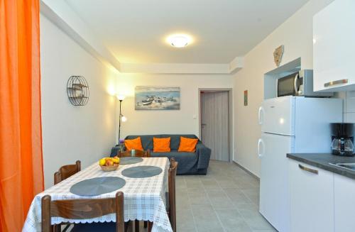 Ferienwohnung für 4 Personen ca 35 qm in Fažana, Istrien Istrische Riviera (Ferienwohnung fur 4 Personen ca 35 qm in Fazana, Istrien Istrische Riviera) in Fažana Ferienwohnung für 4 Personen ca 35 qm in Fažana, Istrien Istrische Riviera (Ferienwohnung fur 4 Personen ca 35 qm in Fazana, Istrien Istrische Riviera) in Fažana