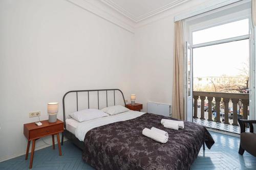 Lovely 1BR Apt next to Stamba Rooms