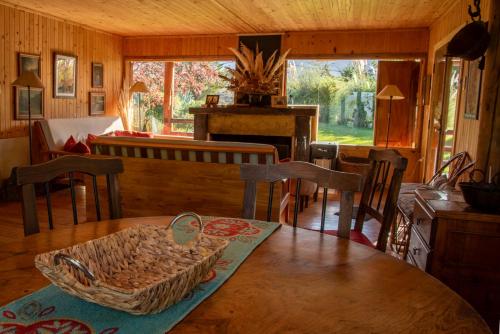 Iekārtas, Acogedora cabaña de madera con vista a la montaña (Acogedora cabana de madera con vista a la montana) in El Salto (Mendoza) Iekārtas, Acogedora cabaña de madera con vista a la montaña (Acogedora cabana de madera con vista a la montana) in El Salto (Mendoza)