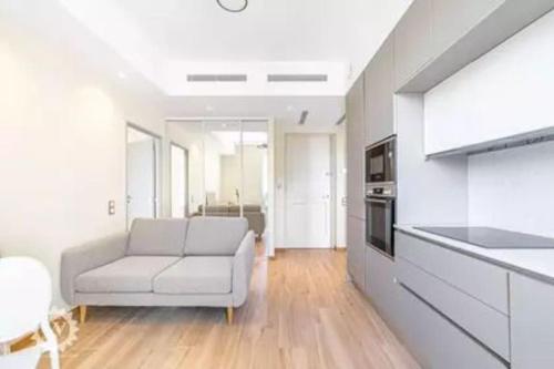 Bright, newly renovated apartment