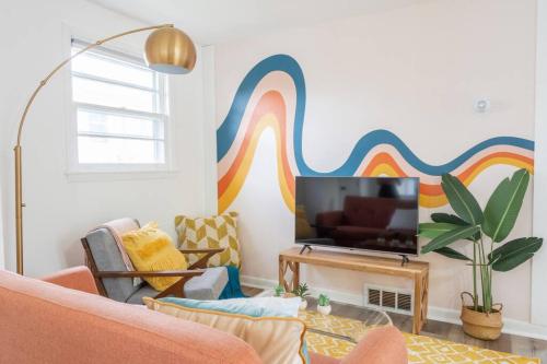 Retro Retreat: 1br home w/ WFH desk, livingroom, and fire pit in Kingston (New York) Retro Retreat: 1br home w/ WFH desk, livingroom, and fire pit in Kingston (New York)