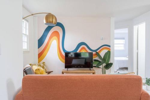 Retro Retreat: 1br home w/ WFH desk, livingroom, and fire pit in Kingston (New York) Retro Retreat: 1br home w/ WFH desk, livingroom, and fire pit in Kingston (New York)