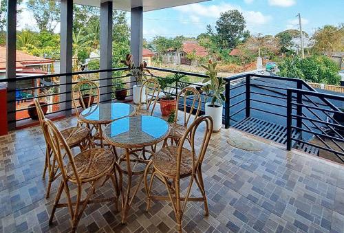 Balcony/terrace, RedDoorz @ R2K Pension House near Mitra Farm Balcony/terrace, RedDoorz @ R2K Pension House near Mitra Farm