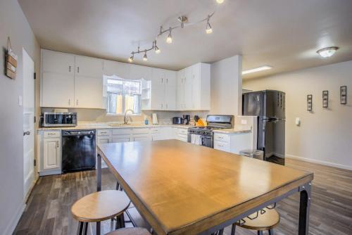 4BR Olympic Training Center with Grill in نوب هيل 4BR Olympic Training Center with Grill in نوب هيل
