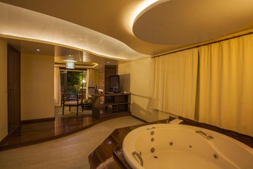 This photo about Eco Resort Serra Imperial shared on HyHotel.com