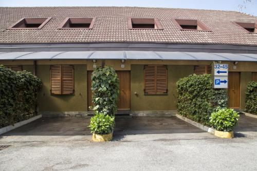 Entrance, Hotel Motel Ovest in Vittuone Entrance, Hotel Motel Ovest in Vittuone