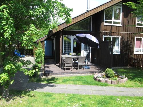 Sehr schönes Ferienhaus auf eingezäunten Grundstück mit Kamin und einer Sauna (Sehr schones Ferienhaus auf eingezaunten Grundstuck mit Kamin und einer Sauna) in Extertal Sehr schönes Ferienhaus auf eingezäunten Grundstück mit Kamin und einer Sauna (Sehr schones Ferienhaus auf eingezaunten Grundstuck mit Kamin und einer Sauna) in Extertal