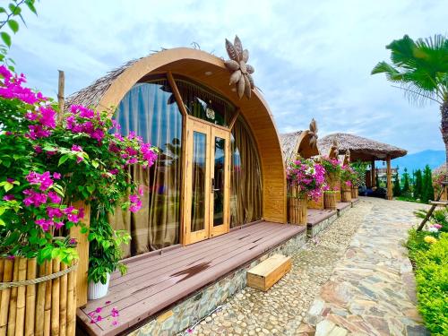 Khu Nghỉ Trải Nghiệm Golden Field (Khu Nghi Trai Nghiem Golden Field) in Nghia Lo Khu Nghỉ Trải Nghiệm Golden Field (Khu Nghi Trai Nghiem Golden Field) in Nghia Lo