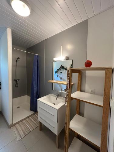 Ducha, La Piaule De Nessadiou in Bourail Ducha, La Piaule De Nessadiou in Bourail