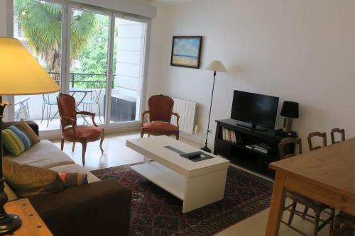 Appartement confortable calme avec terrasse proche métro - accueil personnel