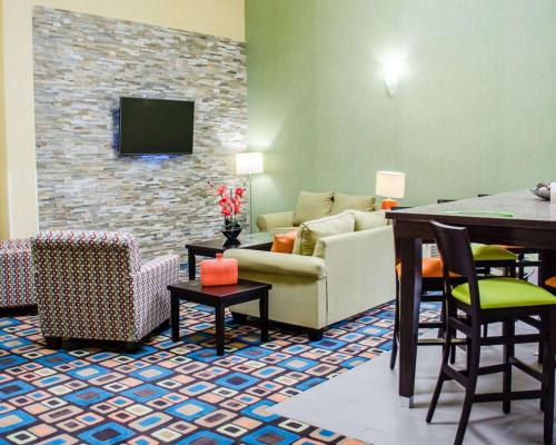 大堂, 麥地那阿克倫西凱藝套房酒店 (Quality Inn and Suites Medina- Akron West) in 俄亥俄州梅迪納 (OH) 大堂, 麥地那阿克倫西凱藝套房酒店 (Quality Inn and Suites Medina- Akron West) in 俄亥俄州梅迪納 (OH)