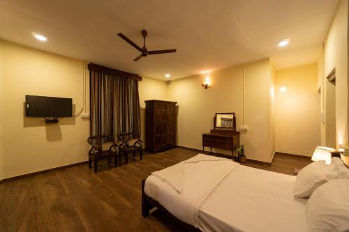Rodyti, Harris Holiday Inn in Valparai Rodyti, Harris Holiday Inn in Valparai