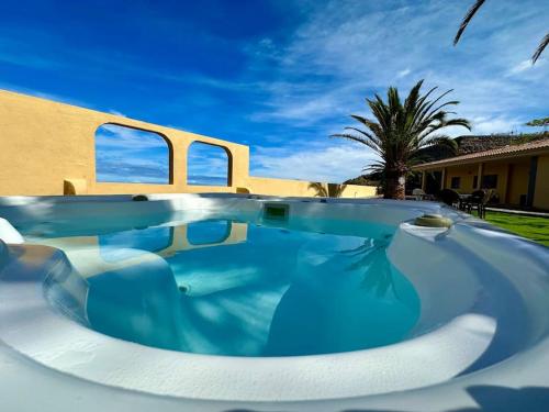 Jacuzzi Oasis: Space & Comfort