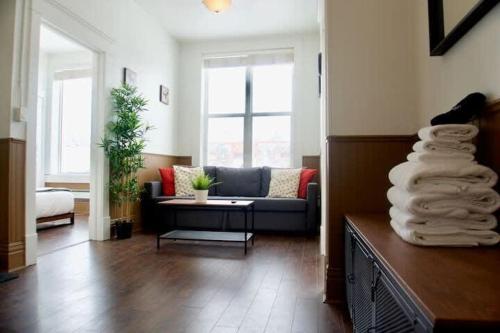 Two Condos l Two Kitchens l Sleeps 7 l 3 Bedrooms in Moose Jaw (SK) Two Condos l Two Kitchens l Sleeps 7 l 3 Bedrooms in Moose Jaw (SK)