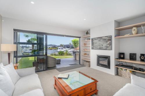 Sovereign Pier on the Waterways in Whitianga Sovereign Pier on the Waterways in Whitianga