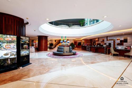 Foyer, Grand Park Kunming Hotel in Kunming Foyer, Grand Park Kunming Hotel in Kunming