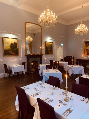 Restaurant, Kinnitty Castle Hotel in Kinnitty (Offaly) Restaurant, Kinnitty Castle Hotel in Kinnitty (Offaly)