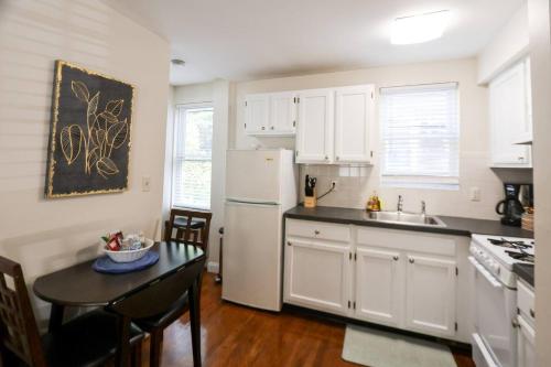2bed, 15bath, Multi-level Townhouse, Sleeps 6 in Riverside 2bed, 15bath, Multi-level Townhouse, Sleeps 6 in Riverside