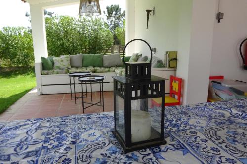 ห้องส่วนกลางสำหรับนั่งเล่น/ดูทีวี, Quinta da Alentegria - 4 cottages met lounge en verwarmd zwembad van april tot eind september! in อัลเคเซอ โด ซาล ห้องส่วนกลางสำหรับนั่งเล่น/ดูทีวี, Quinta da Alentegria - 4 cottages met lounge en verwarmd zwembad van april tot eind september! in อัลเคเซอ โด ซาล