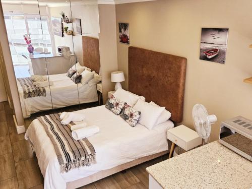 Studio 37 Hyde Park Apartments