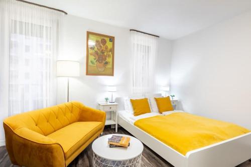 Balcony - Easy Parking - Comfy Home