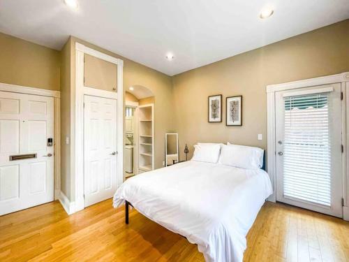 Modern Studio Full Kitchen & Balcony The Hill near Missouri Botanikus Kert Modern Studio Full Kitchen & Balcony The Hill near Missouri Botanikus Kert