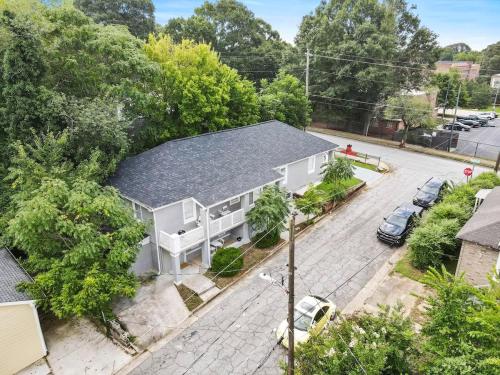 7-Bedrooms Spacious House near Downtown w Parking near Aaron's Amphitheatre at Lakewood 7-Bedrooms Spacious House near Downtown w Parking near Aaron's Amphitheatre at Lakewood