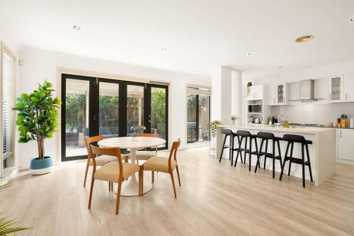 Deluxe Family Montpellier Gardens Estate - Burwood in 寶活 Deluxe Family Montpellier Gardens Estate - Burwood in 寶活