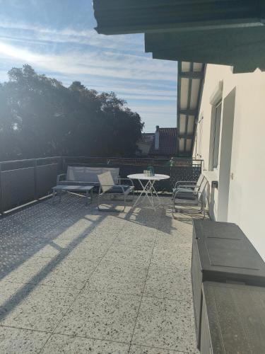 Balcony/terrace, "L'Ocean pour Voisin" gite 3 etoiles 3 epis dans maison terrasse 34mcarres Plage du Metro a 1500 m a in Saint-Martin-de-Seignanx Balcony/terrace, "L'Ocean pour Voisin" gite 3 etoiles 3 epis dans maison terrasse 34mcarres Plage du Metro a 1500 m a in Saint-Martin-de-Seignanx