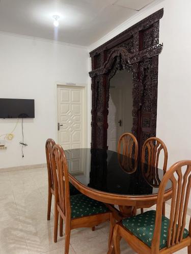 Shared lounge/TV area, SAMAWA FAMILY House in Banyuwangi Shared lounge/TV area, SAMAWA FAMILY House in Banyuwangi