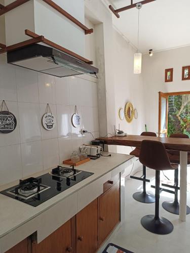 Kitchen, Made Oka Homestay and Warung in Munduk Kitchen, Made Oka Homestay and Warung in Munduk
