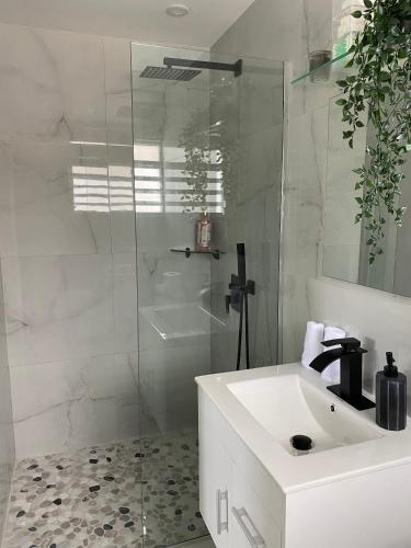 Stylish 1-Bdr Apt with Pool View and Private Balcony at Villa Iris in Luquillo Stylish 1-Bdr Apt with Pool View and Private Balcony at Villa Iris in Luquillo