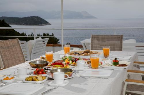 Étterem, Kale Suites, heated pool in winter, adults only in Bayindir Étterem, Kale Suites, heated pool in winter, adults only in Bayindir