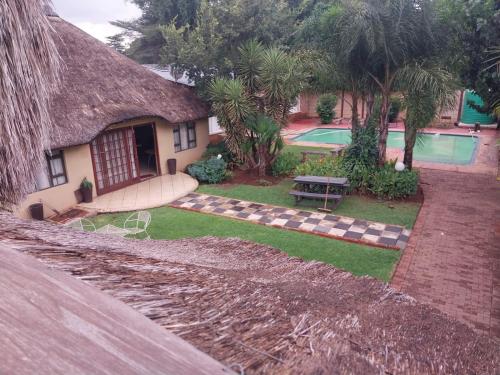 Úszómedence, revival guest house in Stilfontein Úszómedence, revival guest house in Stilfontein