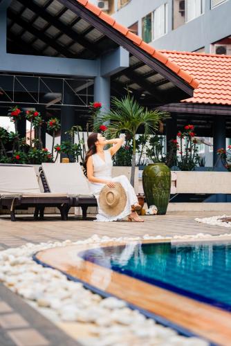 Swimming pool, THALAY Cha-am by THA in Hua Hin / Cha-am Swimming pool, THALAY Cha-am by THA in Hua Hin / Cha-am