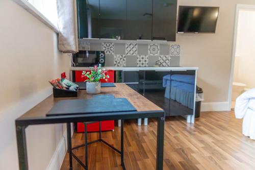 Windermere Studio Rooms - with Free Car Parking Onsite