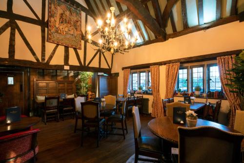 Restaurace, The George Inn & Plaine in Norton St Philip Restaurace, The George Inn & Plaine in Norton St Philip