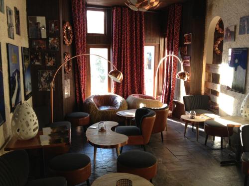共用Lounge/電視區, Hôtel des Dromonts by SOWELL COLLECTION (Hotel des Dromonts by SOWELL COLLECTION) in 莫爾濟訥 共用Lounge/電視區, Hôtel des Dromonts by SOWELL COLLECTION (Hotel des Dromonts by SOWELL COLLECTION) in 莫爾濟訥