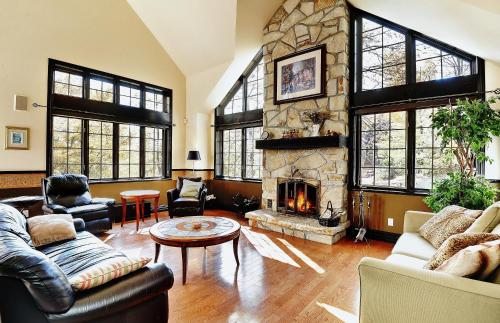 Chalets Alpins -31 Chemin des Skieurs in Stoneham (QC) Chalets Alpins -31 Chemin des Skieurs in Stoneham (QC)