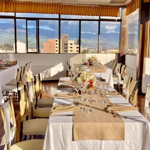 Banquet hall, Hotel El Cisne Internacional in Riobamba Banquet hall, Hotel El Cisne Internacional in Riobamba