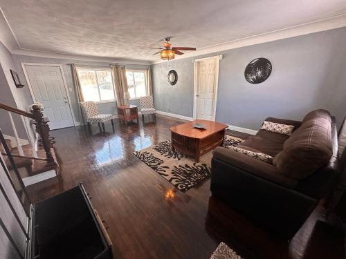 A huge Sprawling House on a large lot -15 minutes to St Louis in Fairview Heights A huge Sprawling House on a large lot -15 minutes to St Louis in Fairview Heights