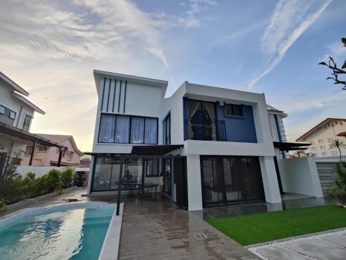 View, Ipoh Eden Pool Villa Suites near Birch Memorial Clock Tower View, Ipoh Eden Pool Villa Suites near Birch Memorial Clock Tower