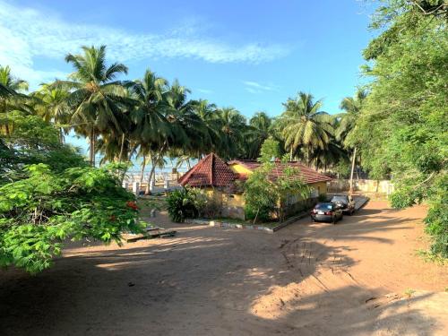 Фасада на хотела, Rent your own private beach bungalow in Ampeni Фасада на хотела, Rent your own private beach bungalow in Ampeni
