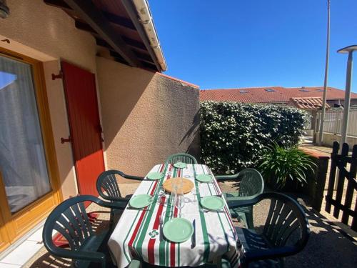 Villa Patio Accès Direct Océan, Terrasse, Parking, Piscine, 2 Chambres + Mezzanine - FR-1-413-163 (Villa Patio Acces Direct Ocean, Terrasse, Parking, Piscine, 2 Chambres + Mezzanine - FR-1-413-163) in La Savane Villa Patio Accès Direct Océan, Terrasse, Parking, Piscine, 2 Chambres + Mezzanine - FR-1-413-163 (Villa Patio Acces Direct Ocean, Terrasse, Parking, Piscine, 2 Chambres + Mezzanine - FR-1-413-163) in La Savane