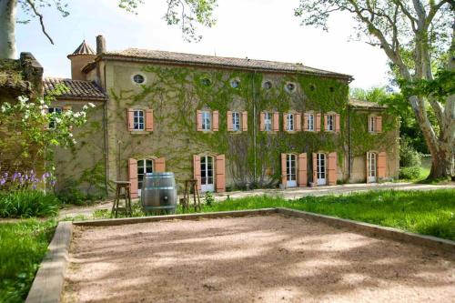 Garden, Chambres d'hotes B&B - Chateau de Sienne proche Avignon Orange Piscine Riviere in Bagnols-sur-Ceze Garden, Chambres d'hotes B&B - Chateau de Sienne proche Avignon Orange Piscine Riviere in Bagnols-sur-Ceze